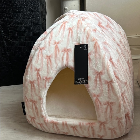 Cozy Pink Pet Bed by Rachel Zoe - Picture 1 of 3